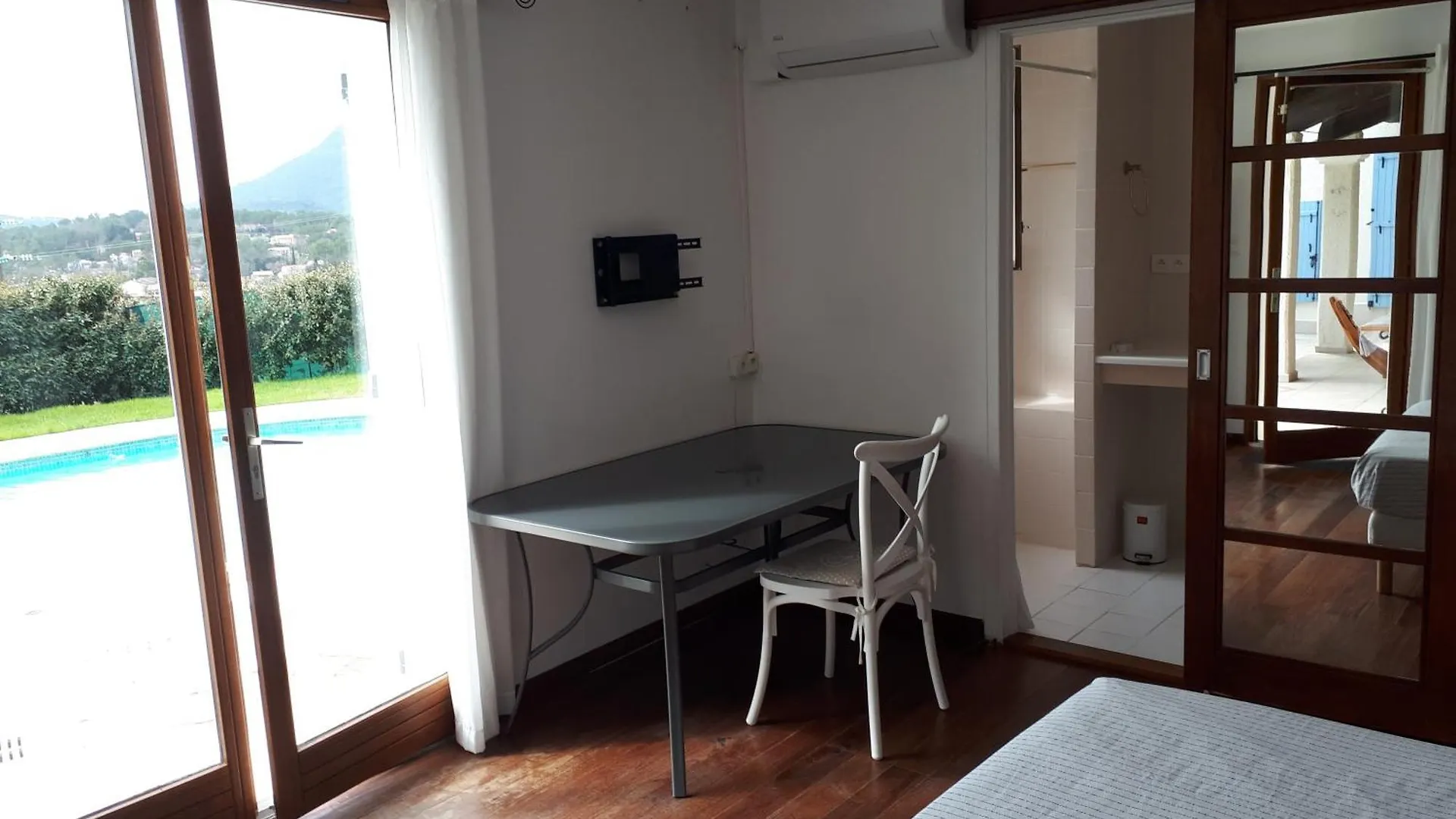 Pansiyon L'Oustaou De L'Estama Bed & Breakfast Rocbaron